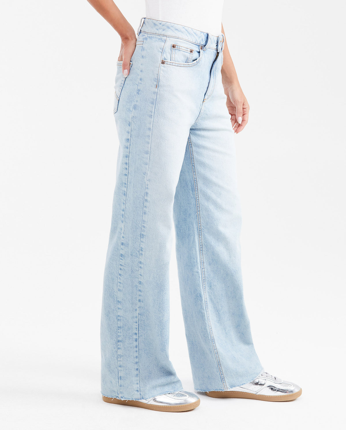 Women's Wide Leg Super High Rise Relaxed Jeans in Light Wash with Lyocell - 4
