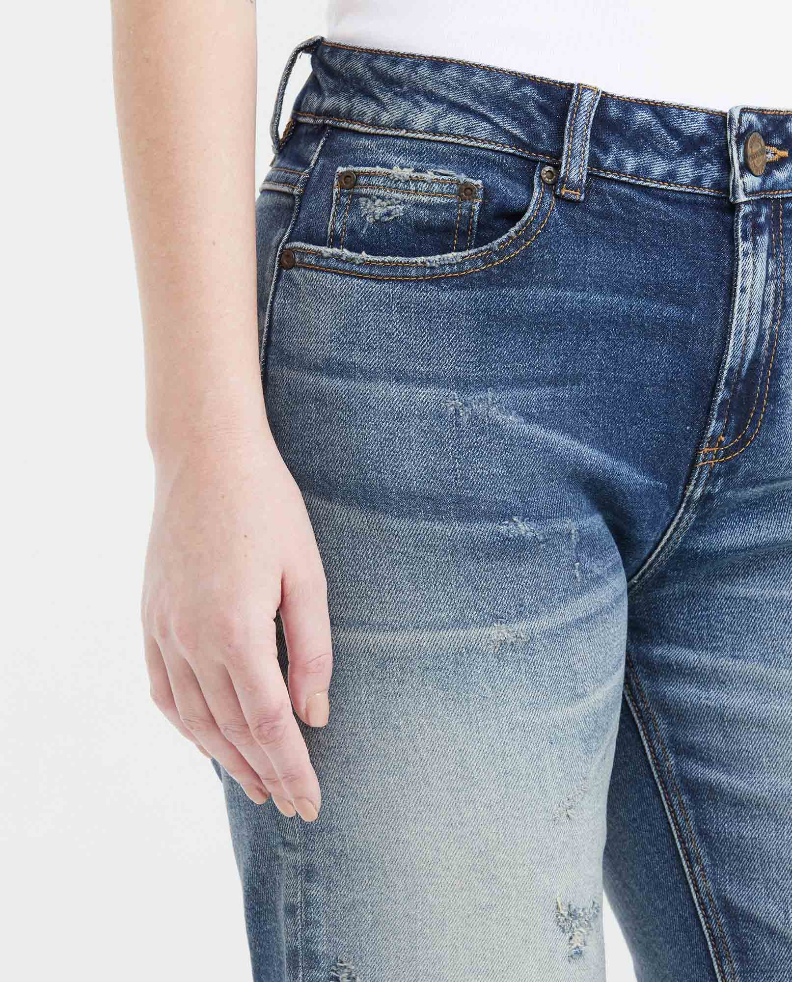 Jean Boyfit Medium Rise Boot Cut Light Blue with Rips Vintage Wash for Women - Blue 439F452 - 4