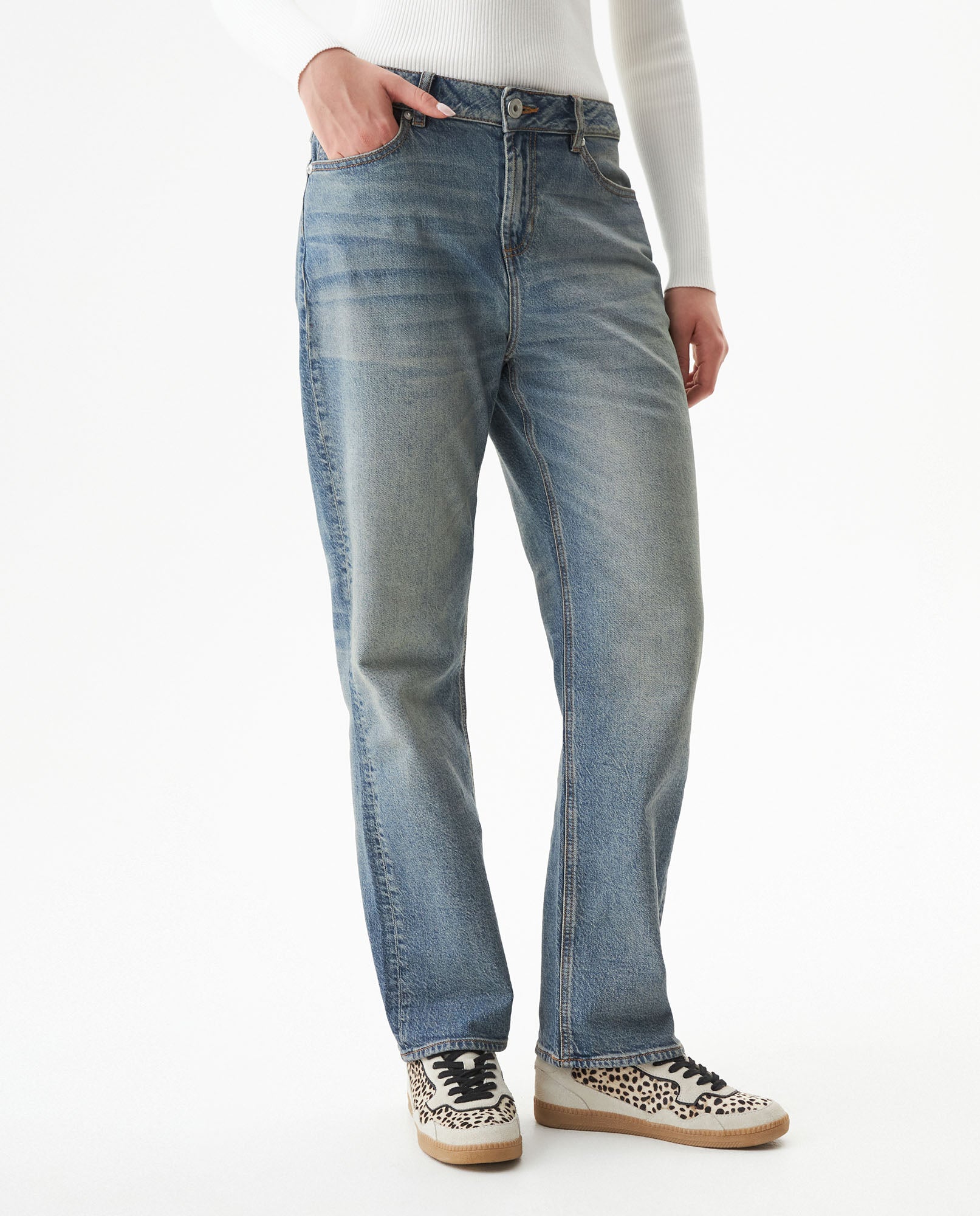 Women's Boy Fit Medium Rise Light Wash Jeans in Cotton-Tencel Blend, Nautical 439G028 - 1