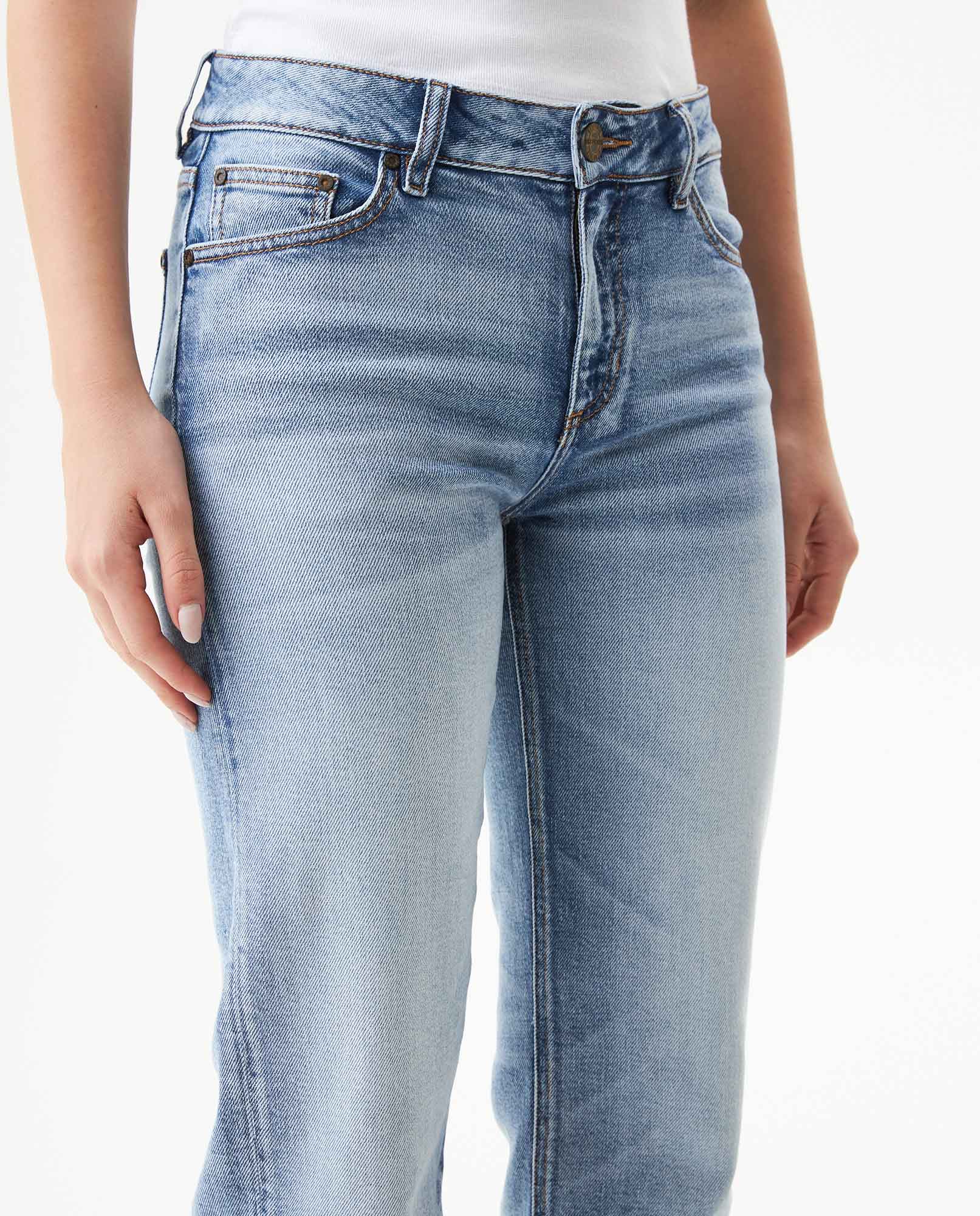 Women's Cosmo High Rise Medium Wash Jeans in Cotton-Polyester Stretch Blend, Moonlight 439G451 - 4