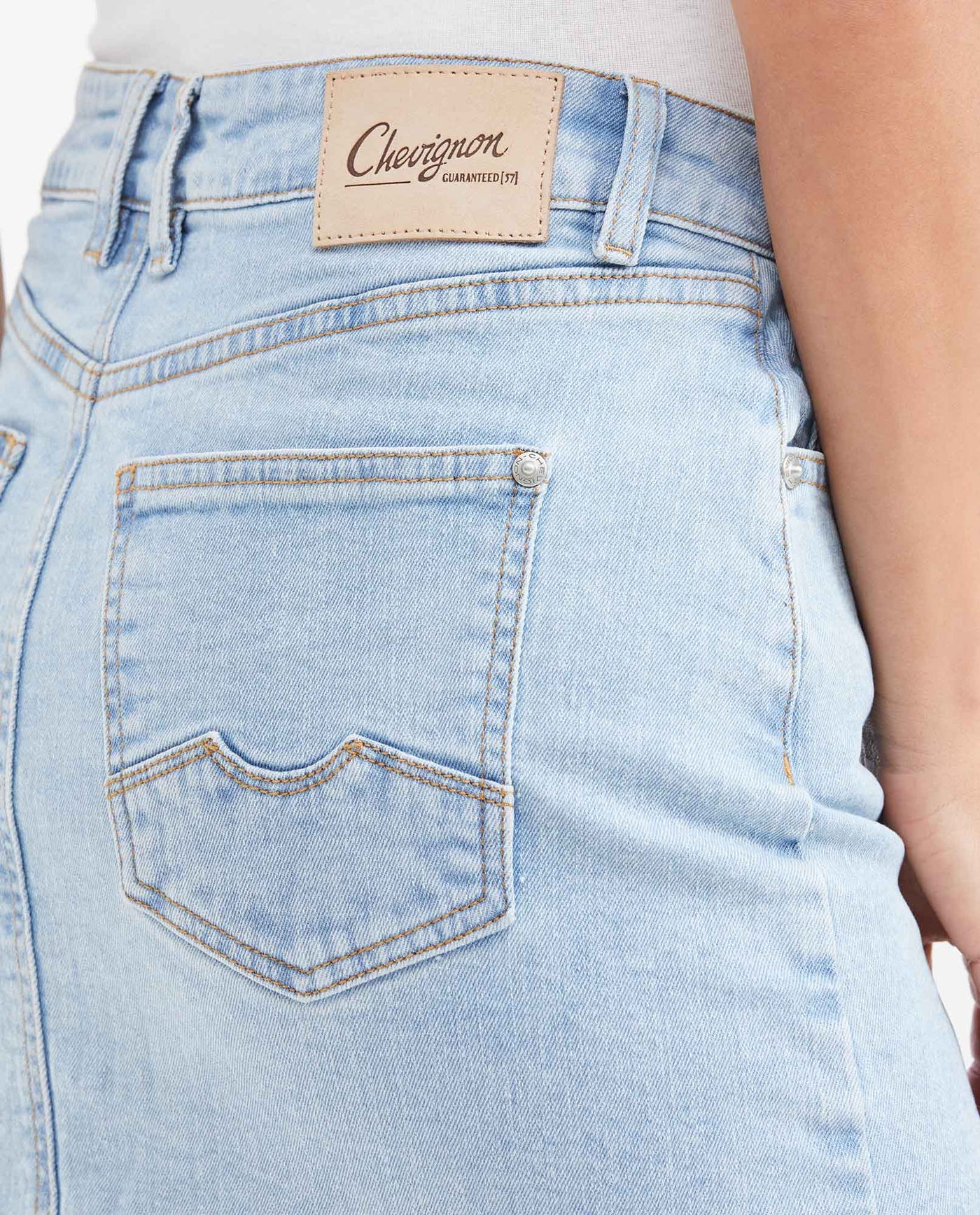 Falda Corta en Denim High Rise Azul Claro para Mujer - Blue 63_442G000_AZU154020_7