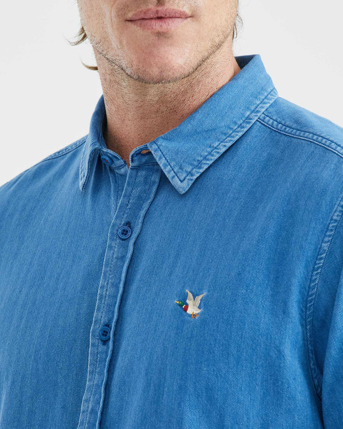 CLASSIC FIT DENIM SHORT-SLEEVE IN BLUE