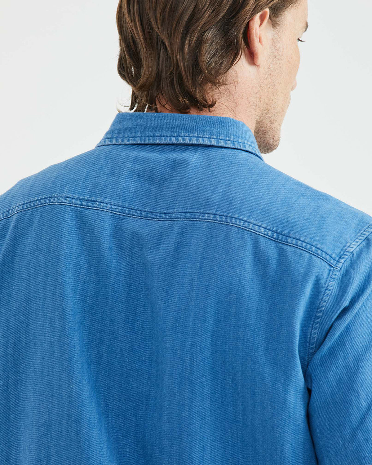 CLASSIC FIT DENIM SHORT-SLEEVE IN BLUE
