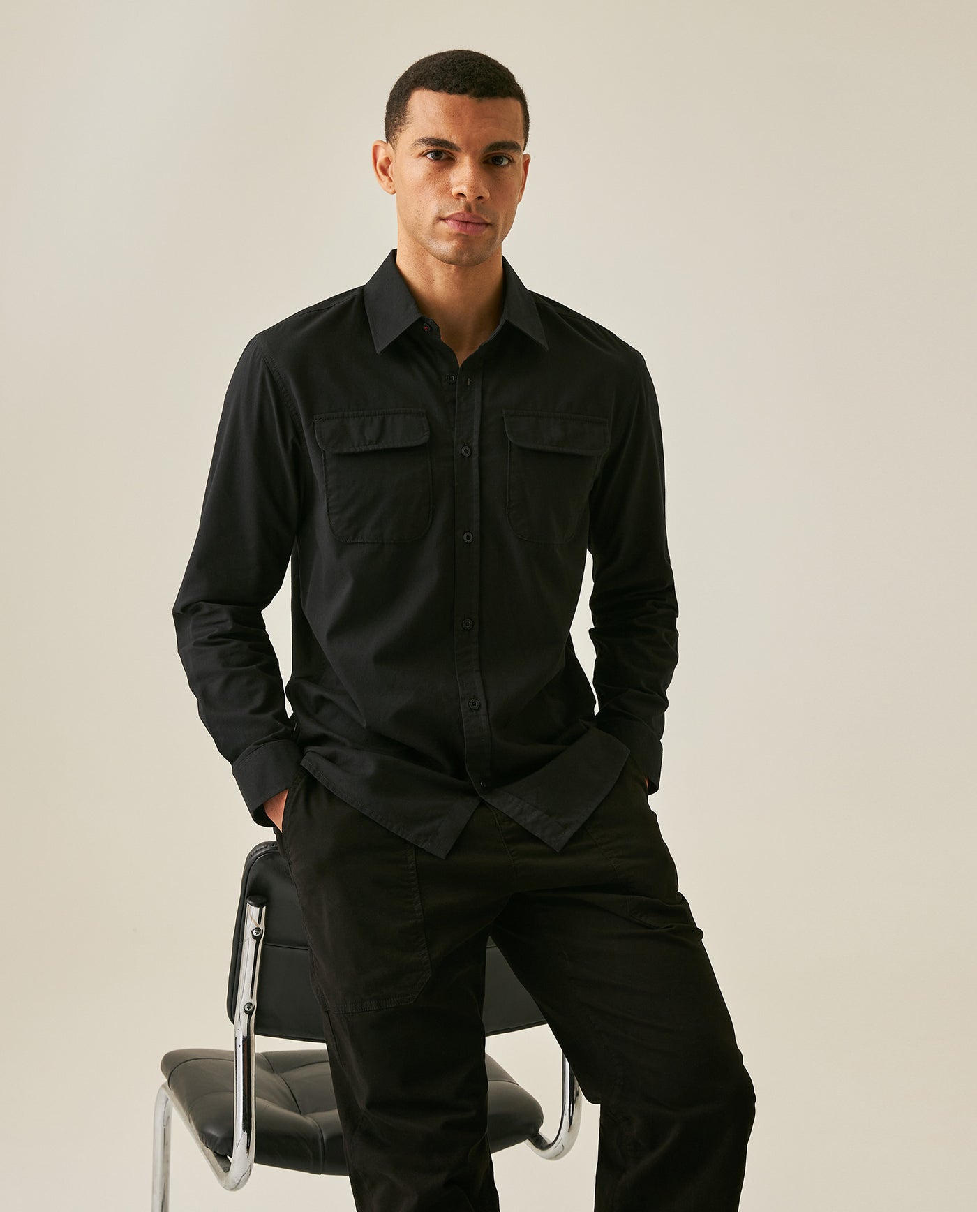 Mens Shirt Long Sleeve Regular Fit Cotton Twill Marked Diagonal Patch Pockets Flaps Hidden Snaps - Black 63_611H035_NEG194007_4
