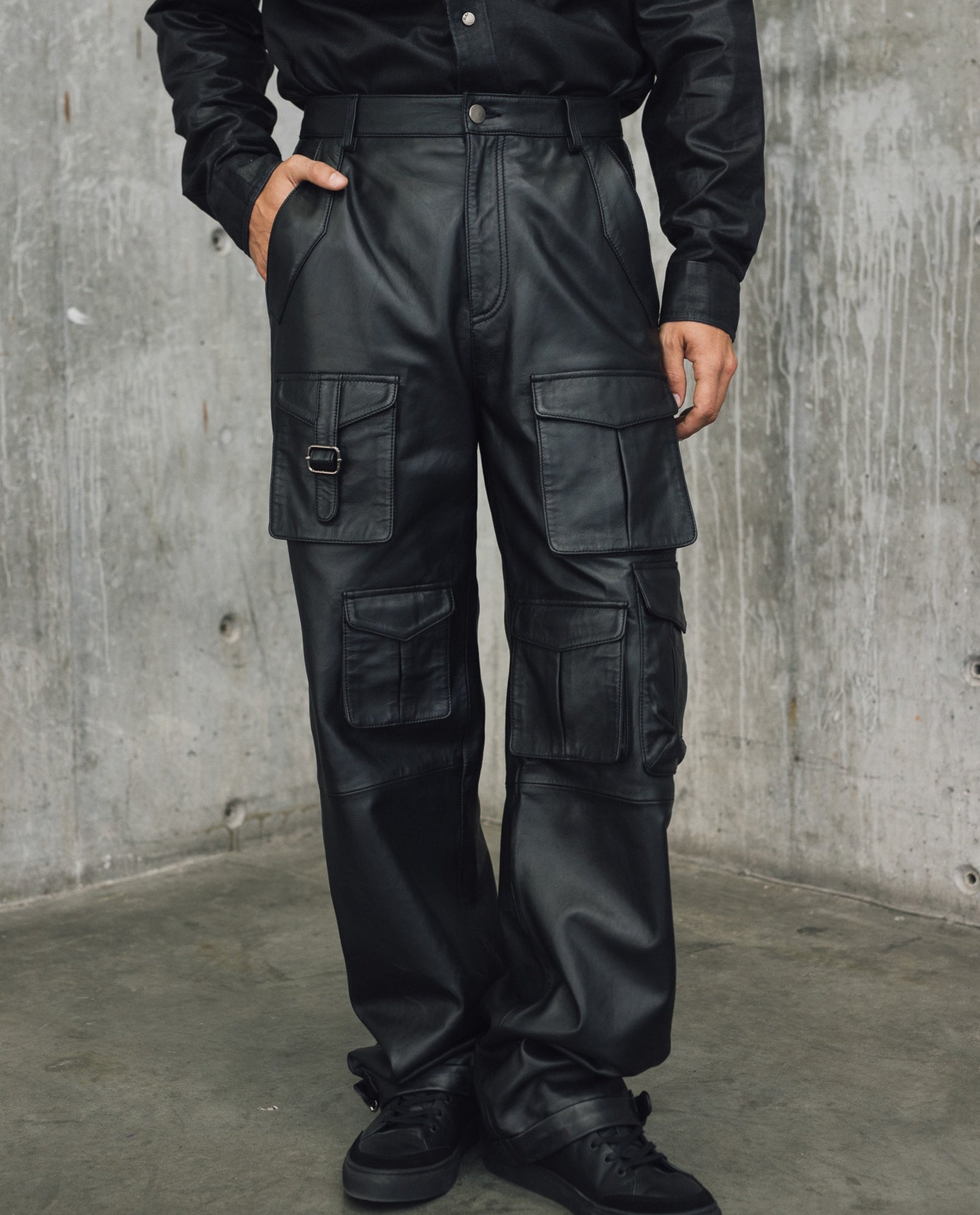 Mens Lambskin Leather Seven-Pocket Cargo Pants - Special Collection - Black 63_637H500_NEG194007_3