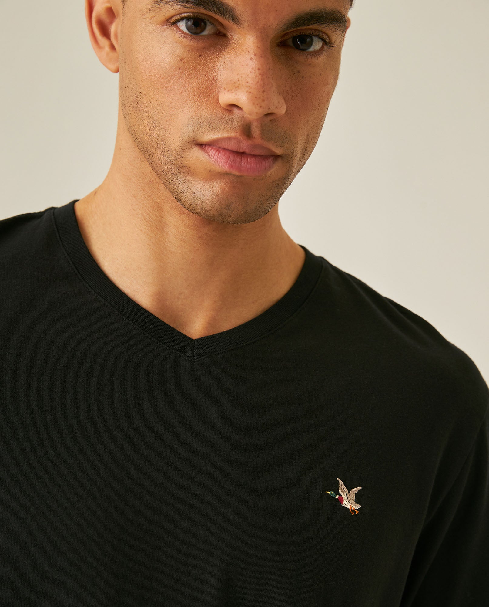 Mens T-Shirt Slim Fit Short Sleeve V-Neck Cotton Vibrant Embroidered Duck Heart Point - Black 63_641H000_NEG194007_5