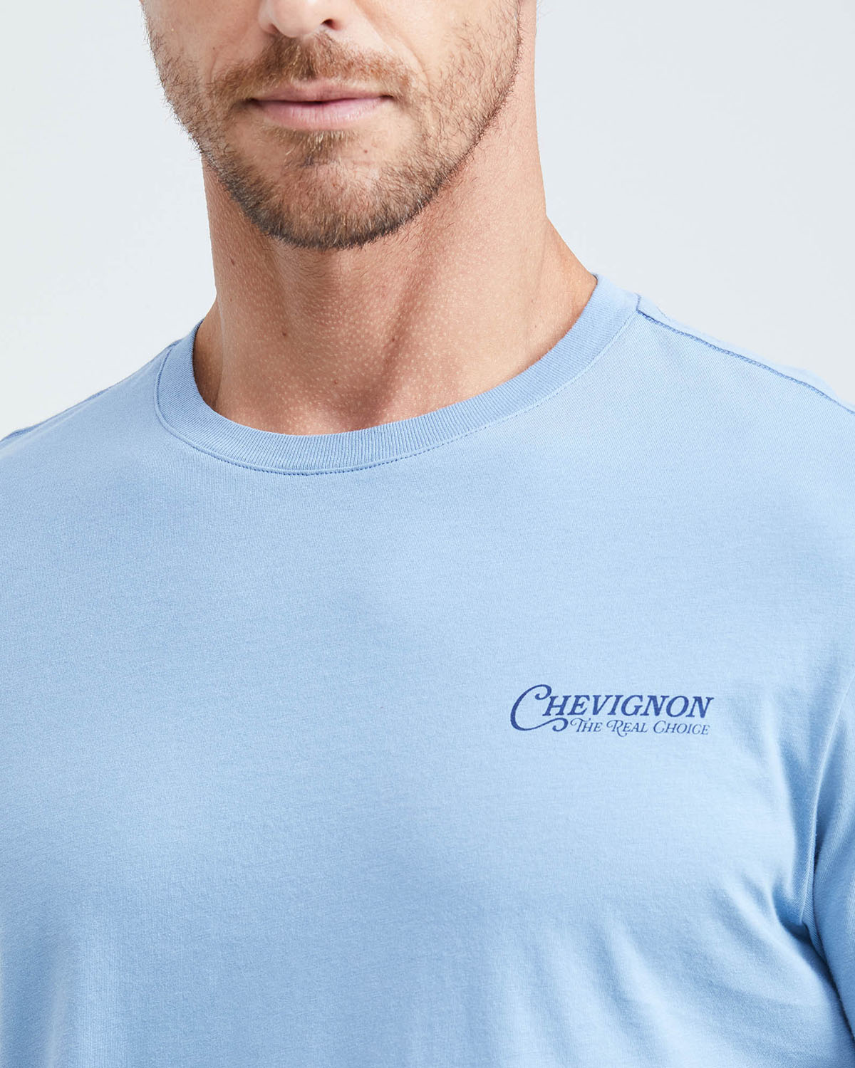 CLASSIC FIT SMALL GRAPHIC T-SHIRT IN LIGHT BLUE