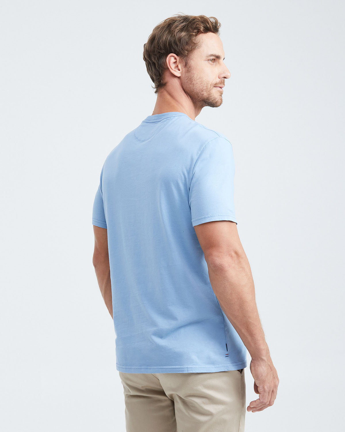 CLASSIC FIT SMALL GRAPHIC T-SHIRT IN LIGHT BLUE