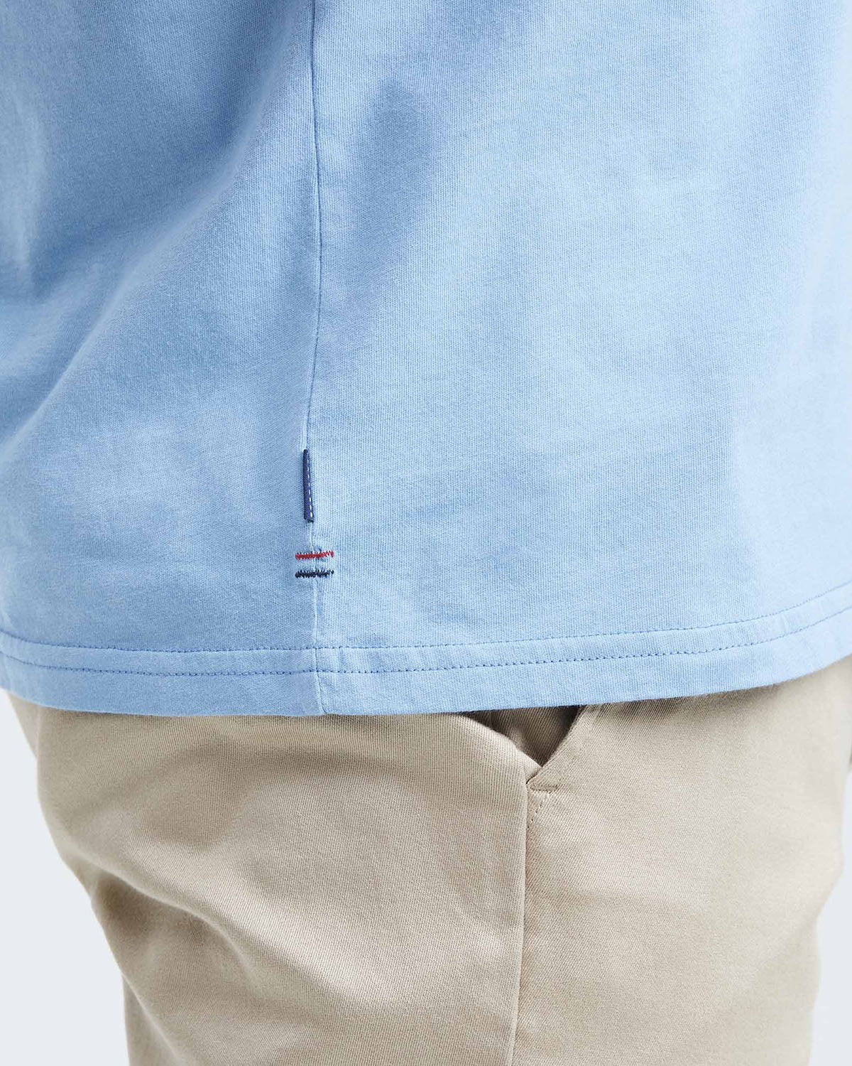 CLASSIC FIT SMALL GRAPHIC T-SHIRT IN LIGHT BLUE