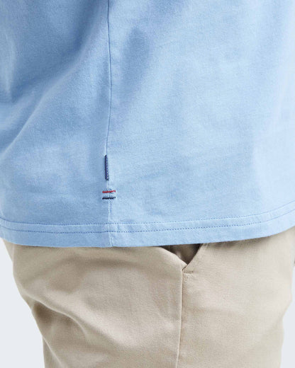 CLASSIC FIT SMALL GRAPHIC T-SHIRT IN LIGHT BLUE