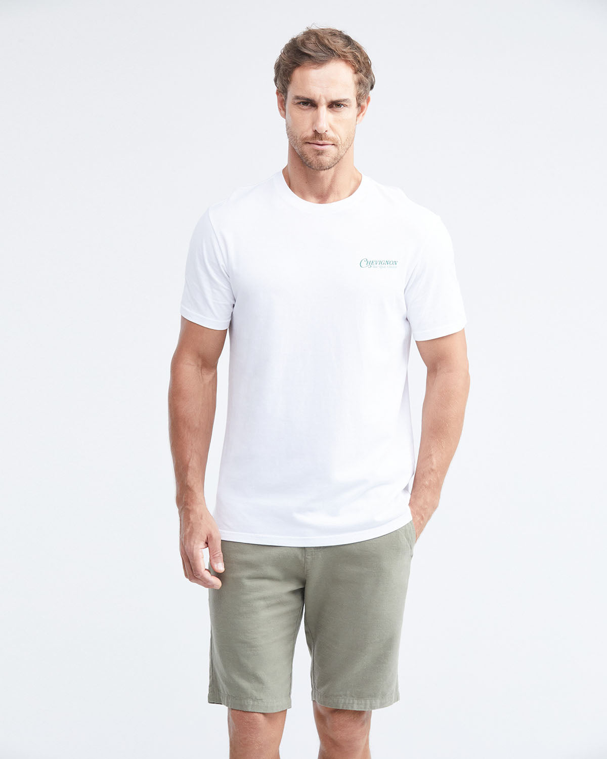 CLASSIC FIT SMALL GRAPHIC T-SHIRT IN WHITE
