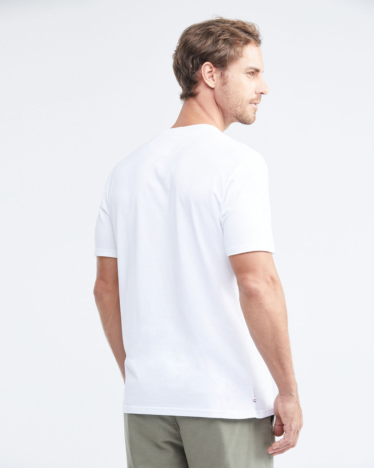 CLASSIC FIT SMALL GRAPHIC T-SHIRT IN WHITE