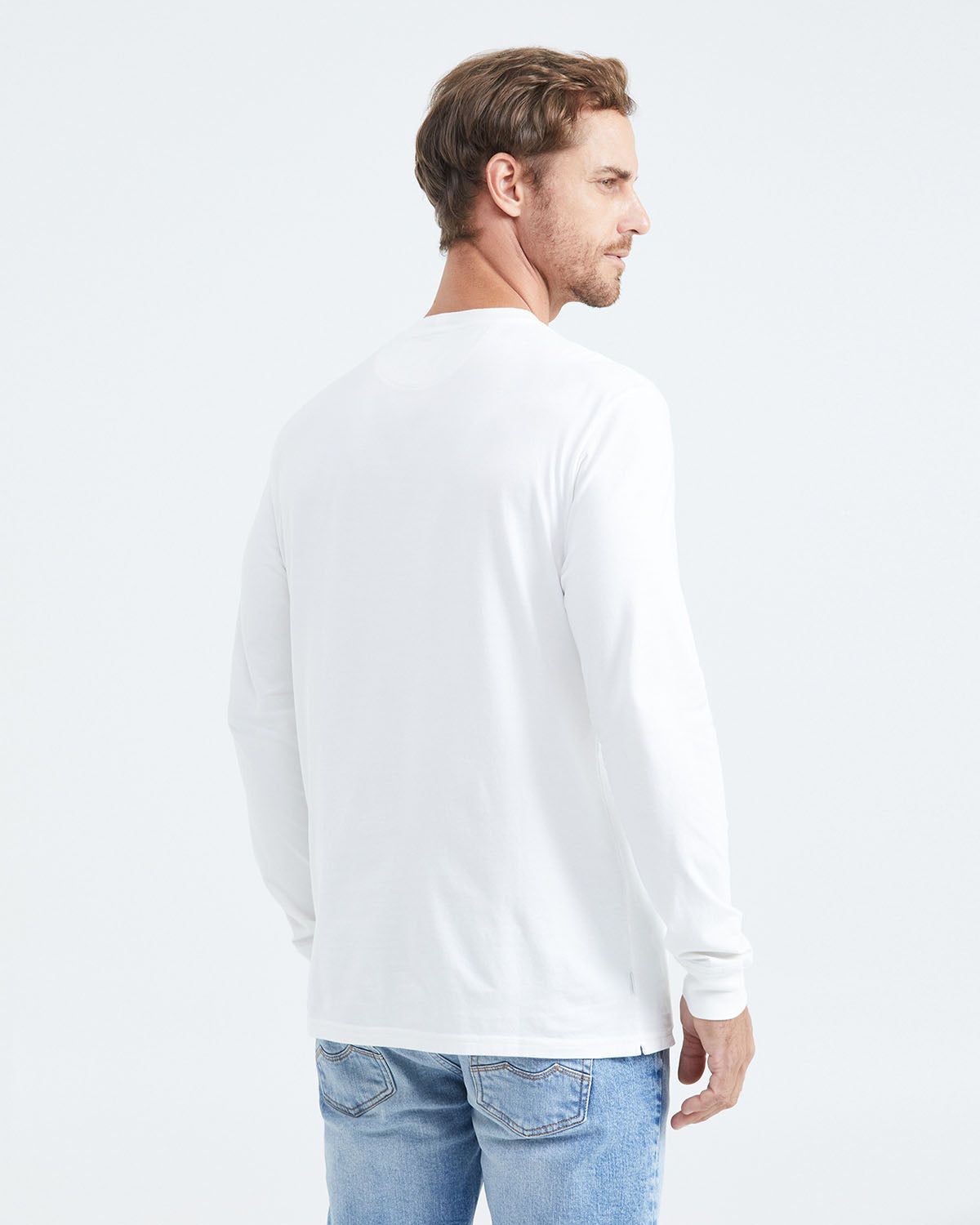 CLASSIC FIT LONG SLEEVE T-SHIRT IN WHITE