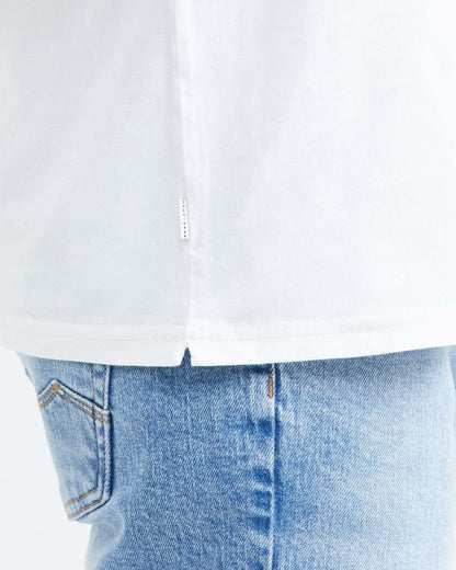 CLASSIC FIT LONG SLEEVE T-SHIRT IN WHITE