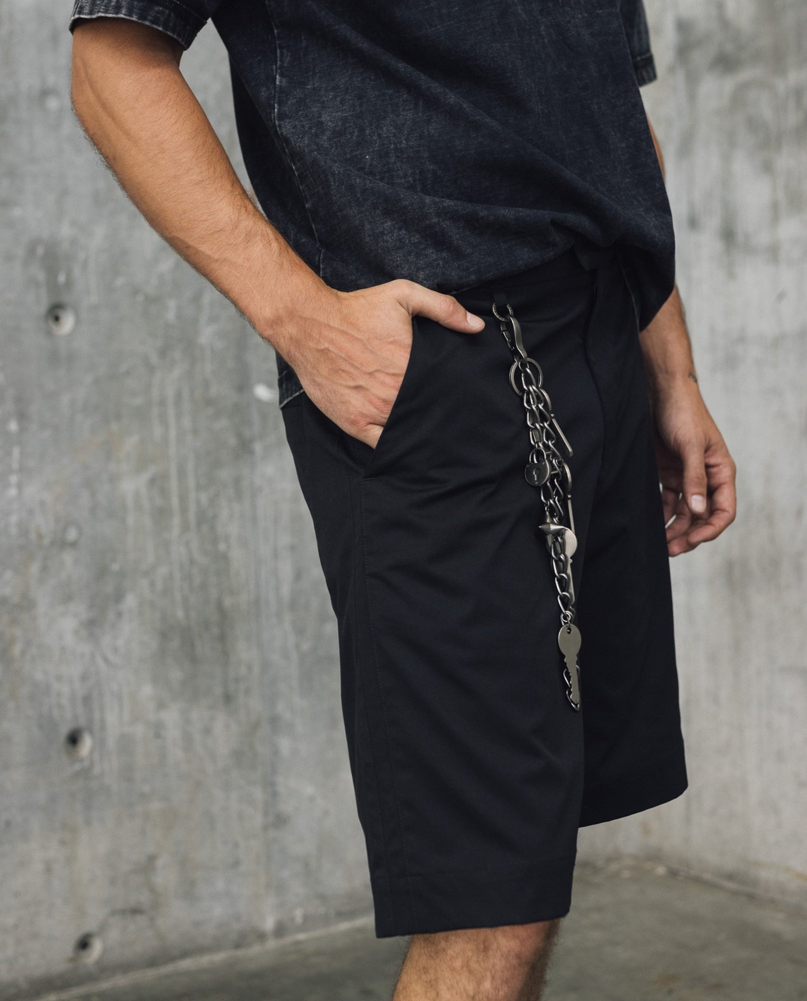 Mens Straight Bermuda Shorts - Special Collection - Black 63_652H200_NEG194007_4