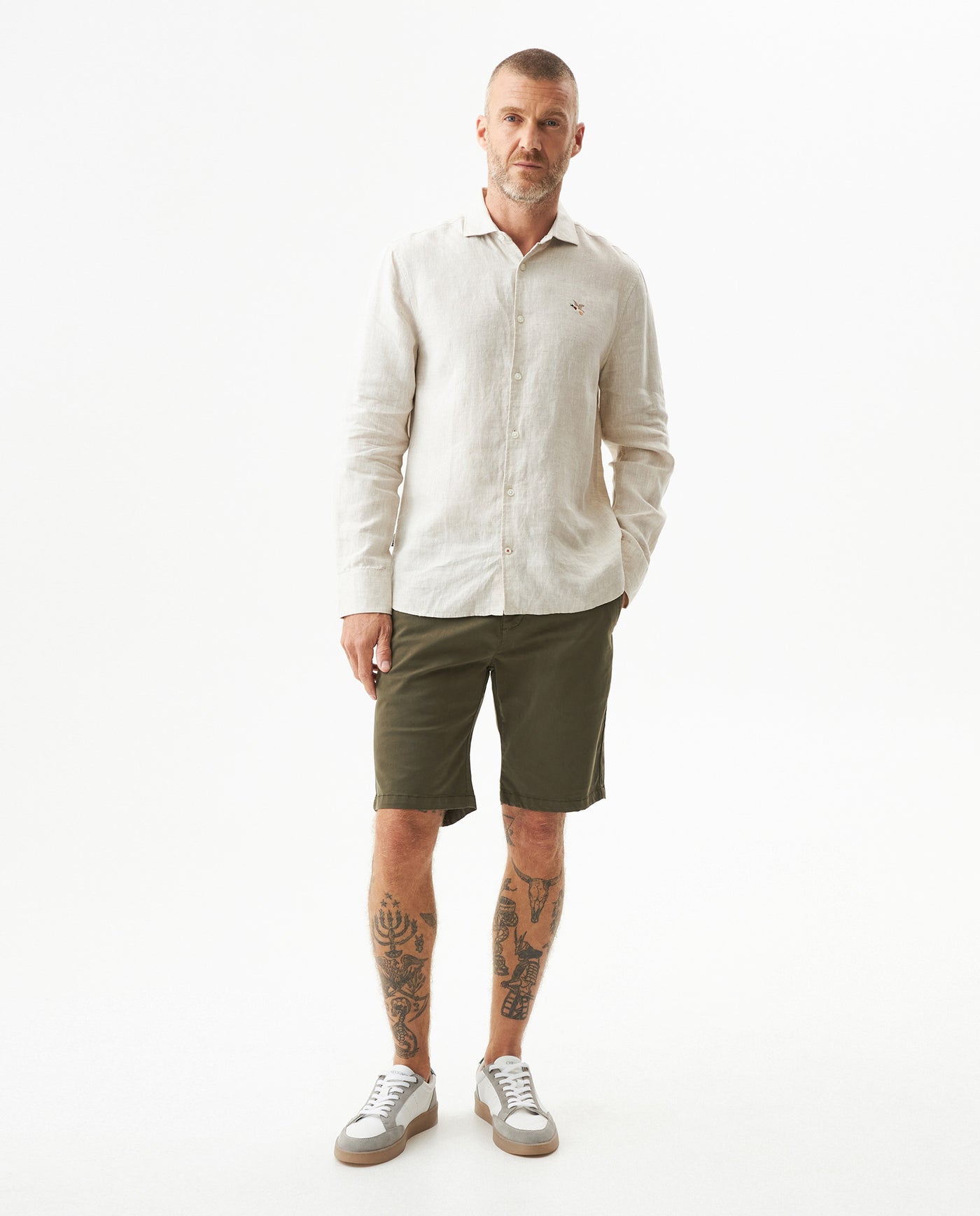 Men's Chino Mid Rise Shorts in Cotton-Tencel Blend, Journey - 3