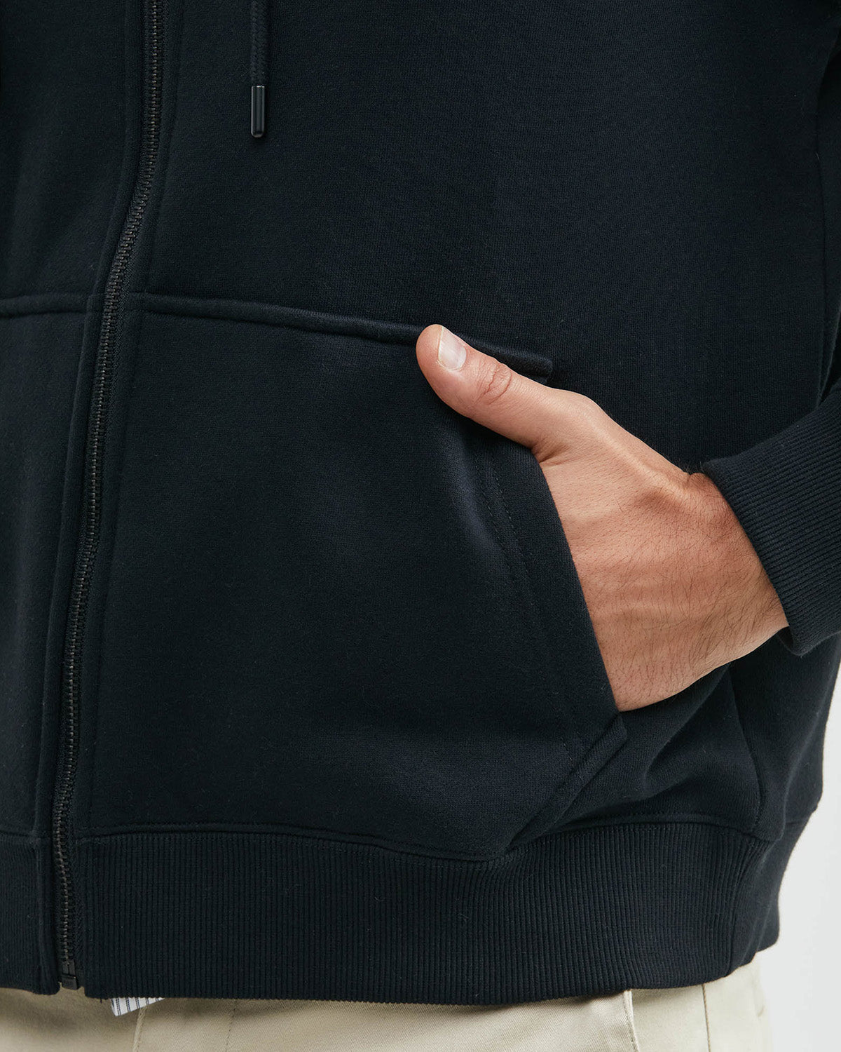 BAYHOOD SWEATER IN BLACK