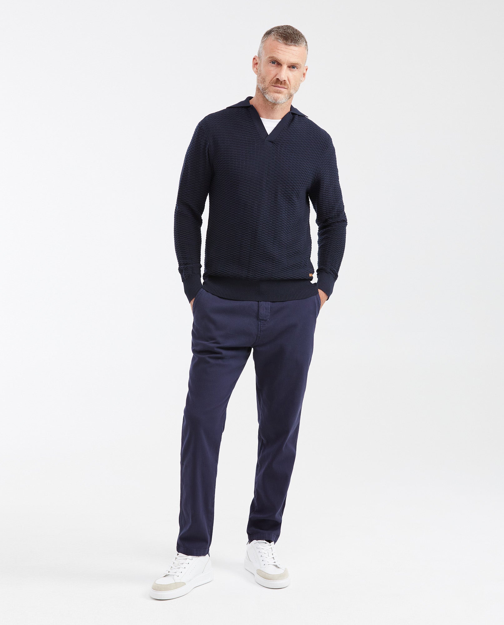 Men’s Textured Knit Pullover with V-Neck in Cotton, Glow - 2