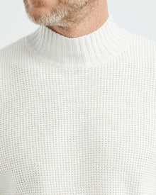 TURTLENECK KNIT SWEATER IN WHITE