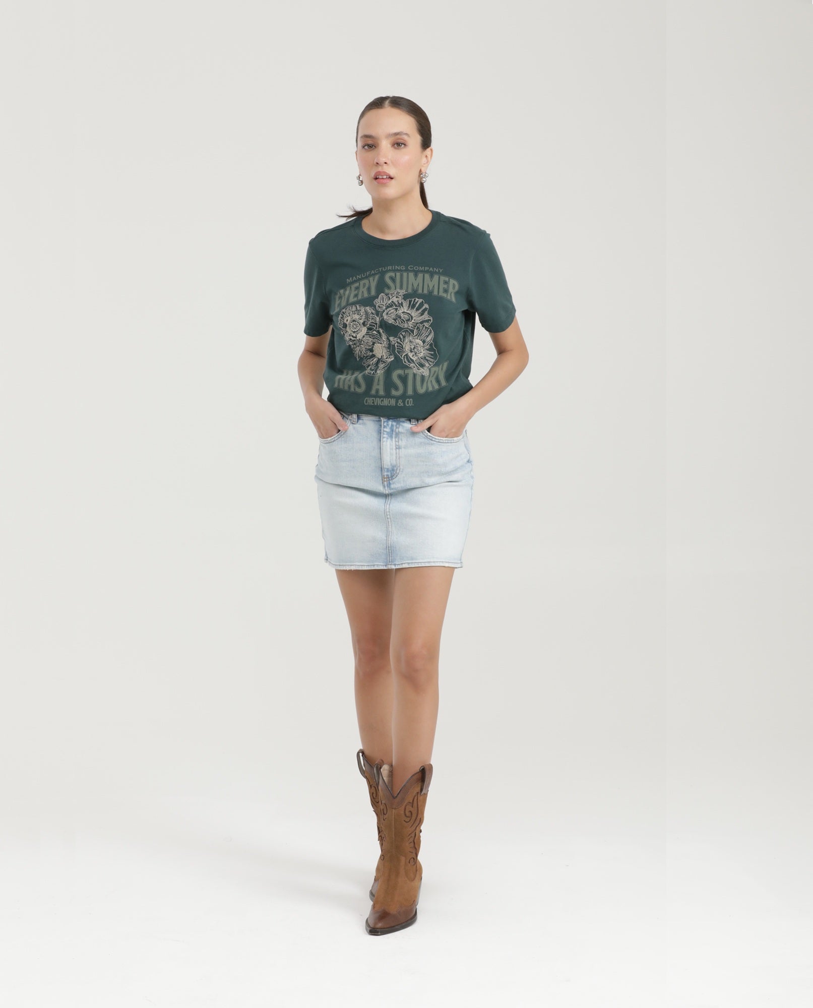 Women's Graphic T-Shirt Ribbed Neck Relaxed Fit Localized Print in Cotton - 1