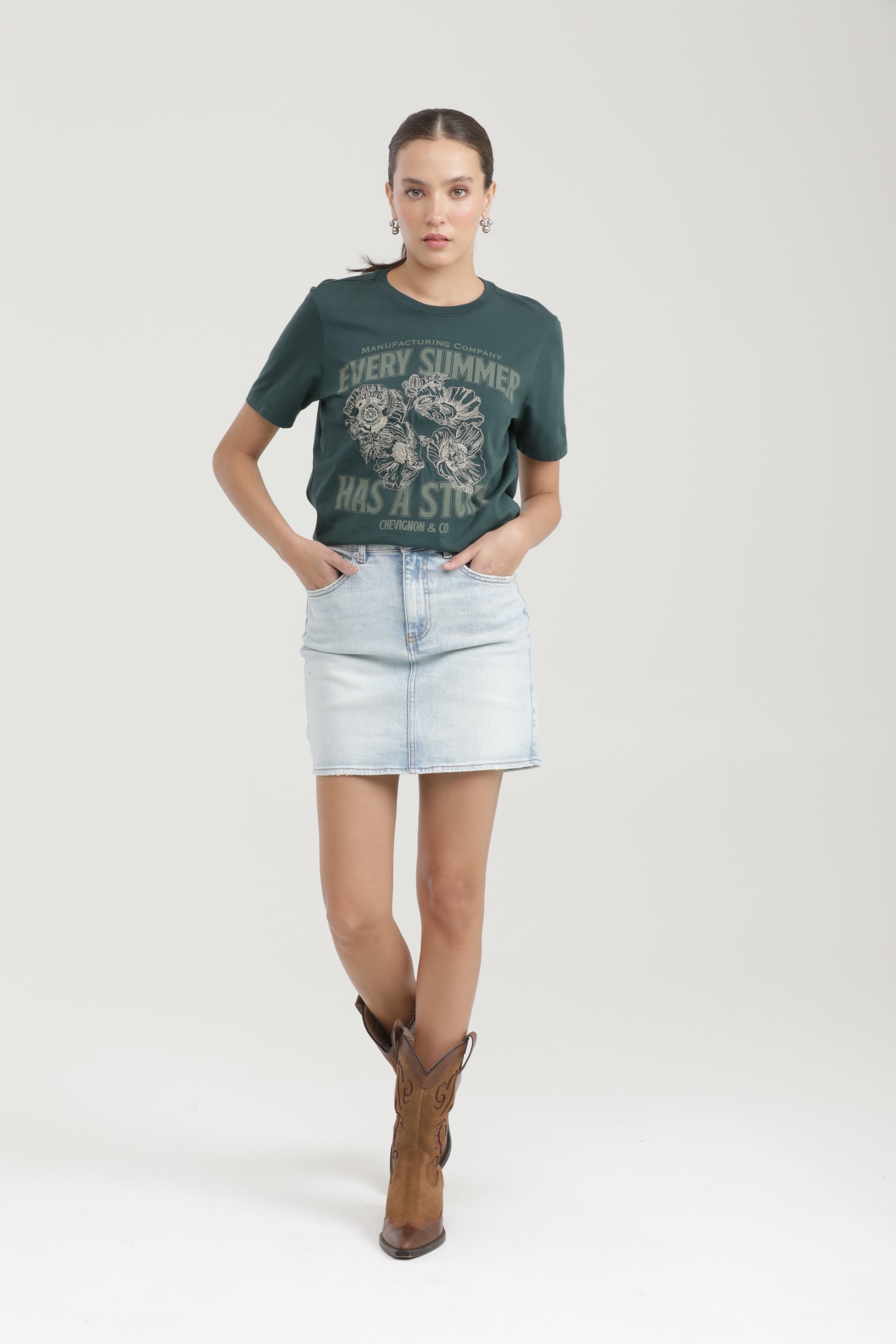 Women's Graphic T-Shirt Ribbed Neck Relaxed Fit Localized Print in Cotton - 5
