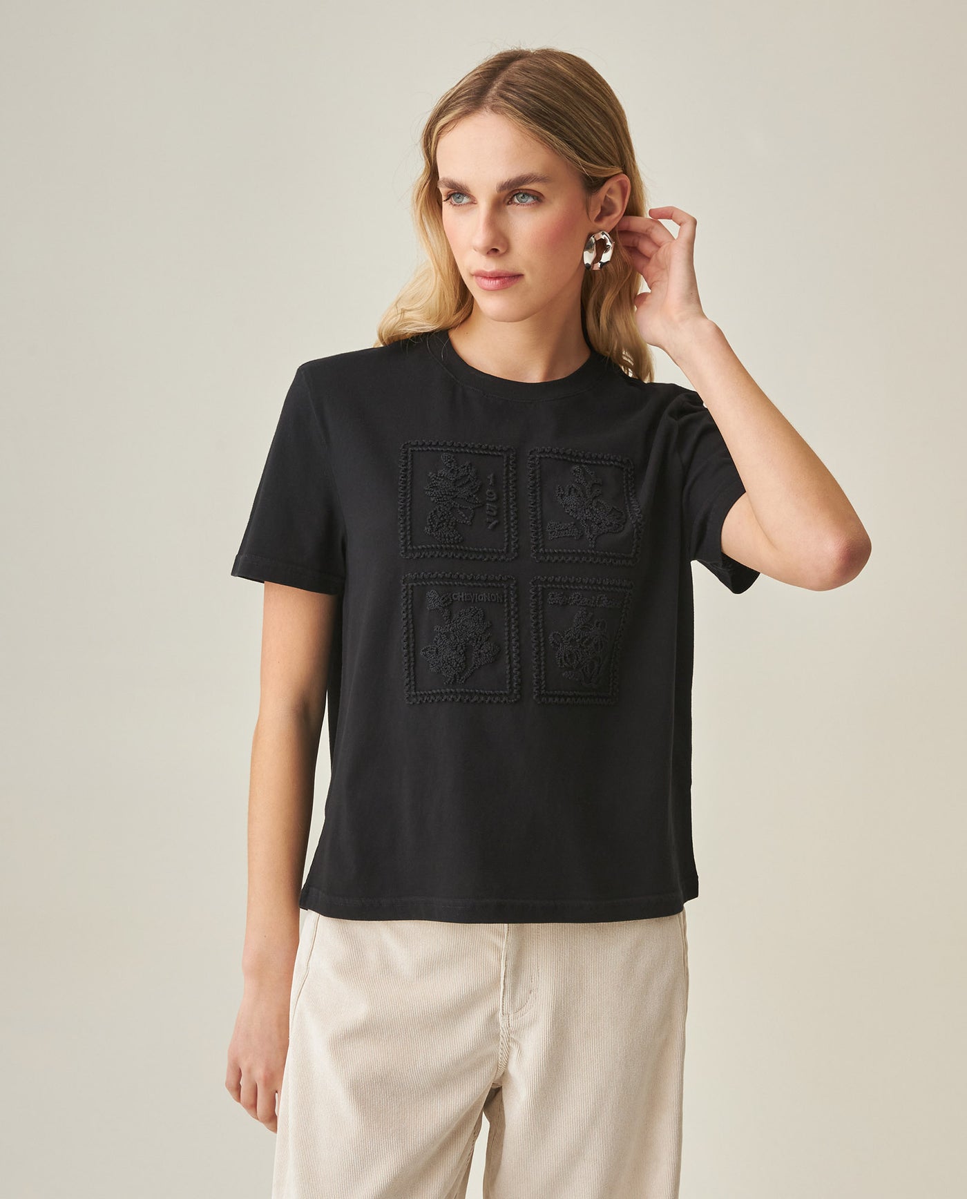 Womens Embroidered T-Shirt - Black 63_704H003_NEG194004_0