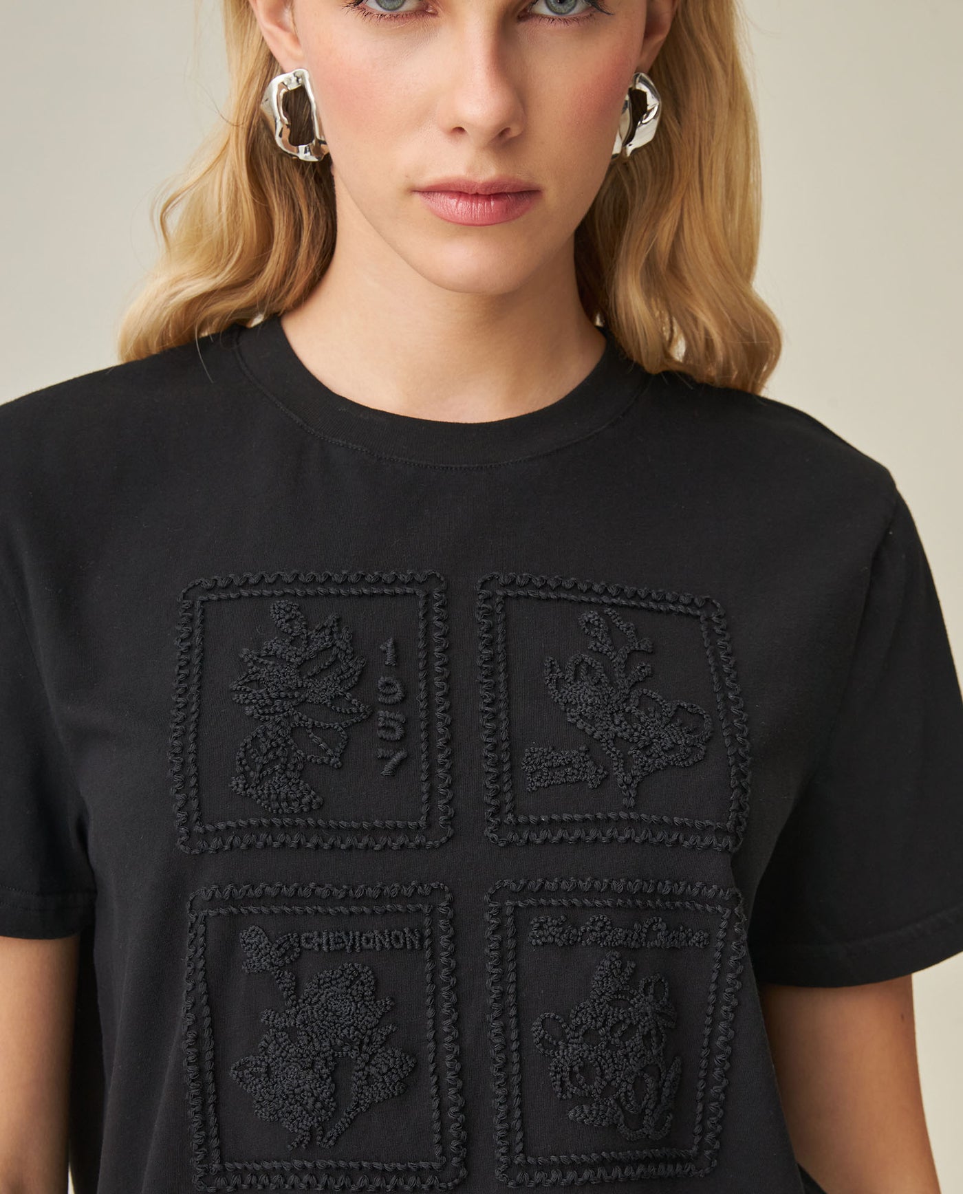 Womens Embroidered T-Shirt - Black 63_704H003_NEG194004_5