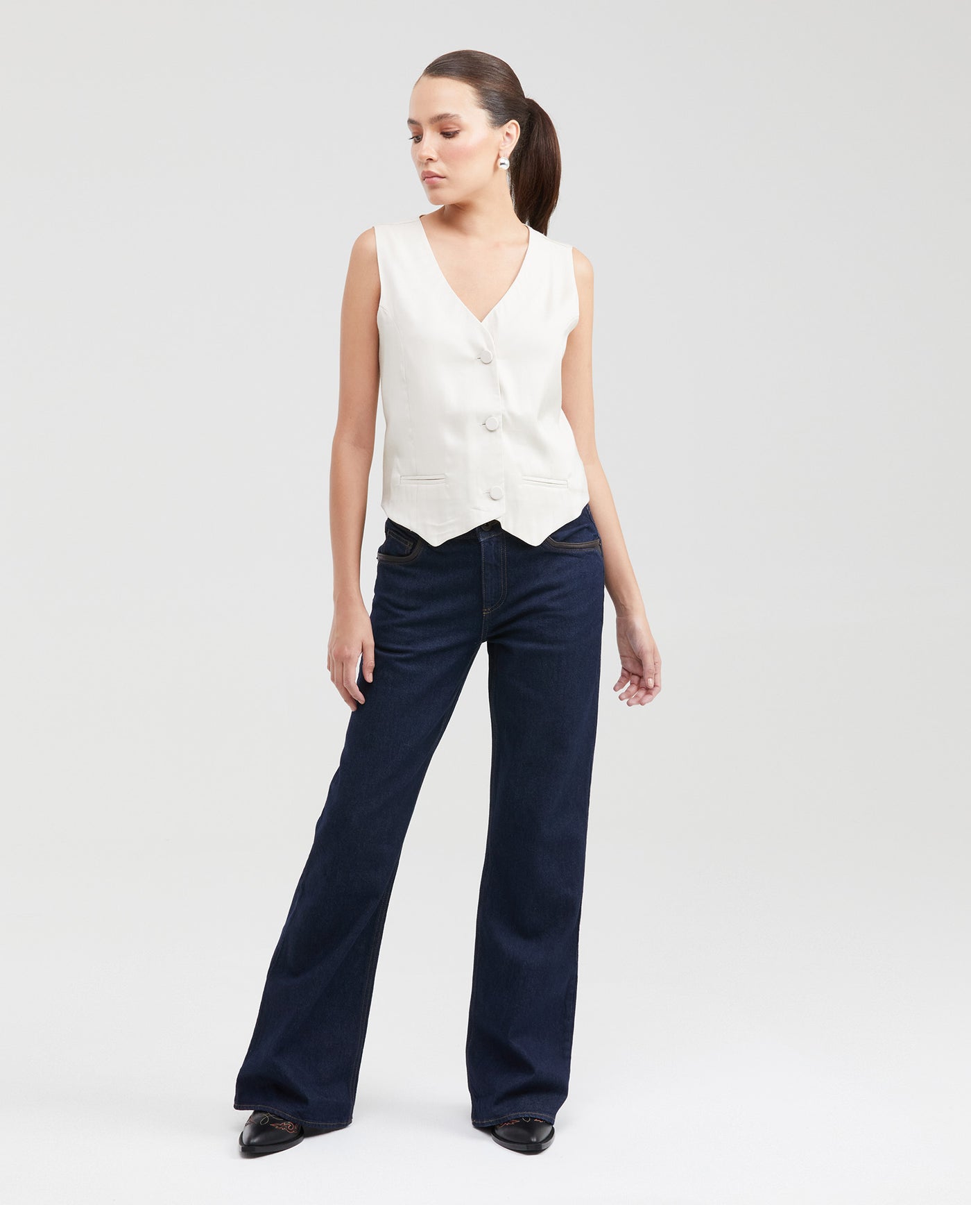 Women's Fitted Vest with Exposed Buttons and Glossy Finish in Viscose-Polyester - 6