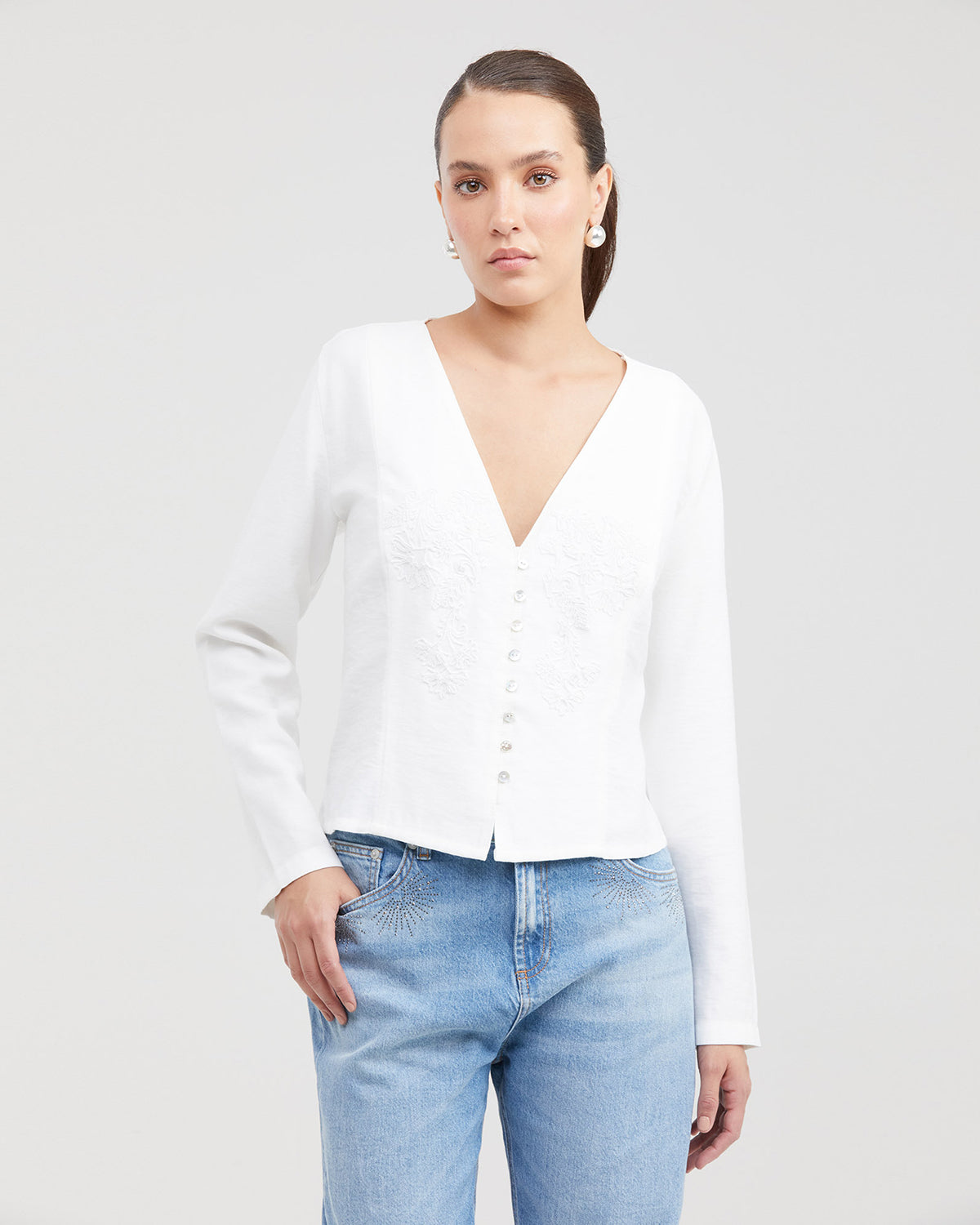 EMBROIDERY LONGSLEEVE BLOUSE
