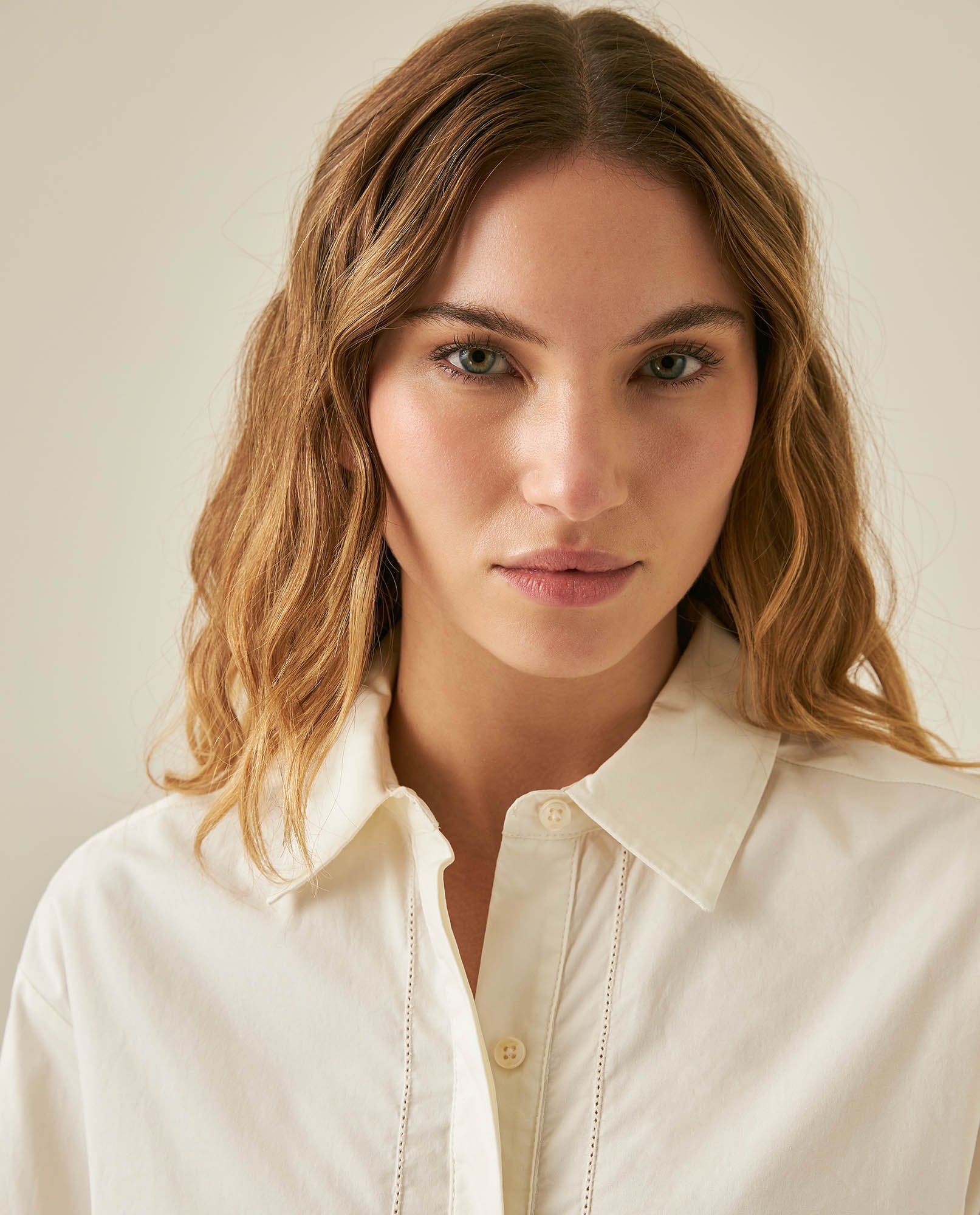 Womens Shirt Poplin Straight Silhouette Cotton–Elastane Hidden Button Placket - Raw 63_711H000_CRU114302_5