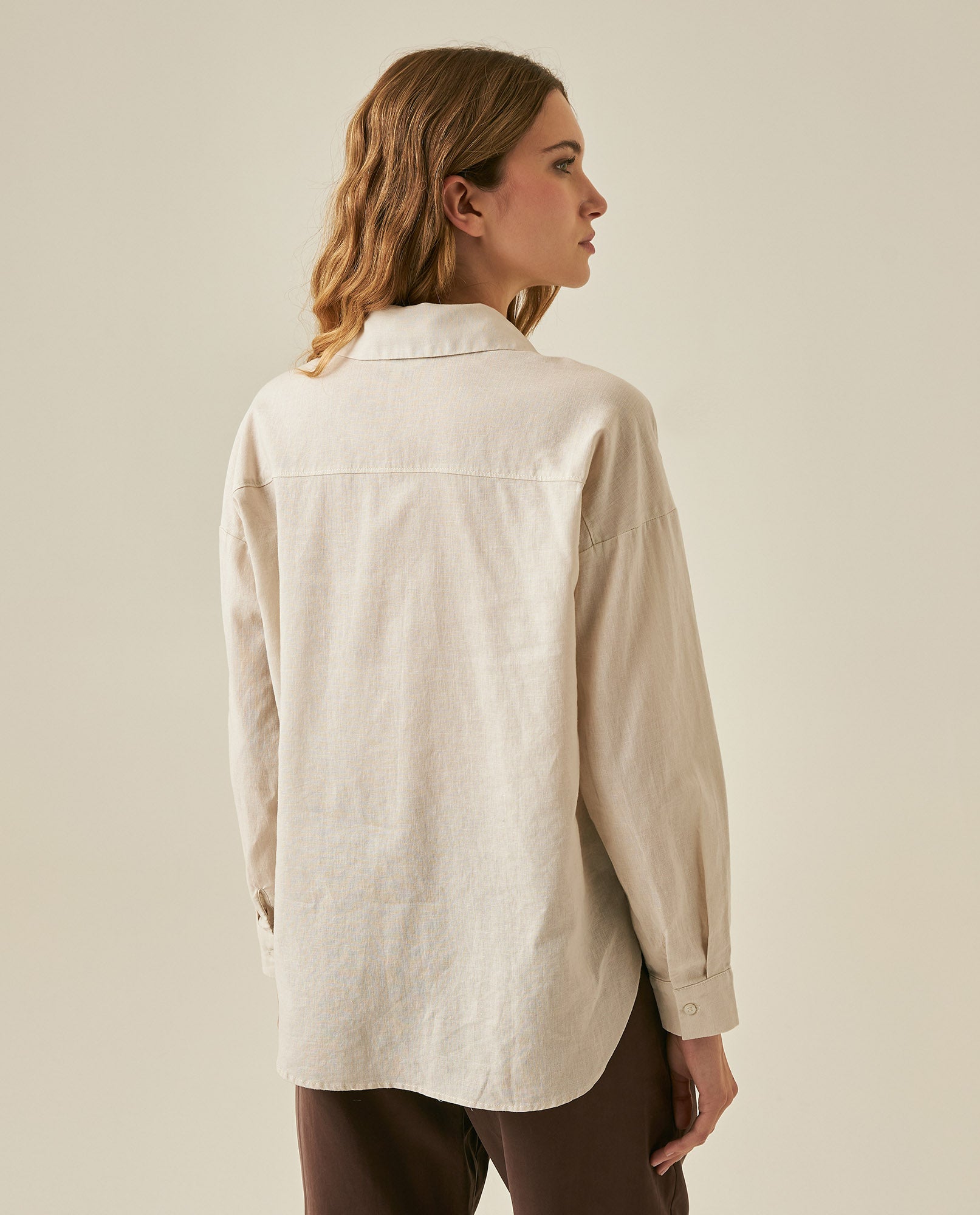 Womens Shirt Linen Straight Silhouette Linen–Cotton Blend V-Neckline Dropped Shoulder - Beige 63_711H001_BEI140002_6