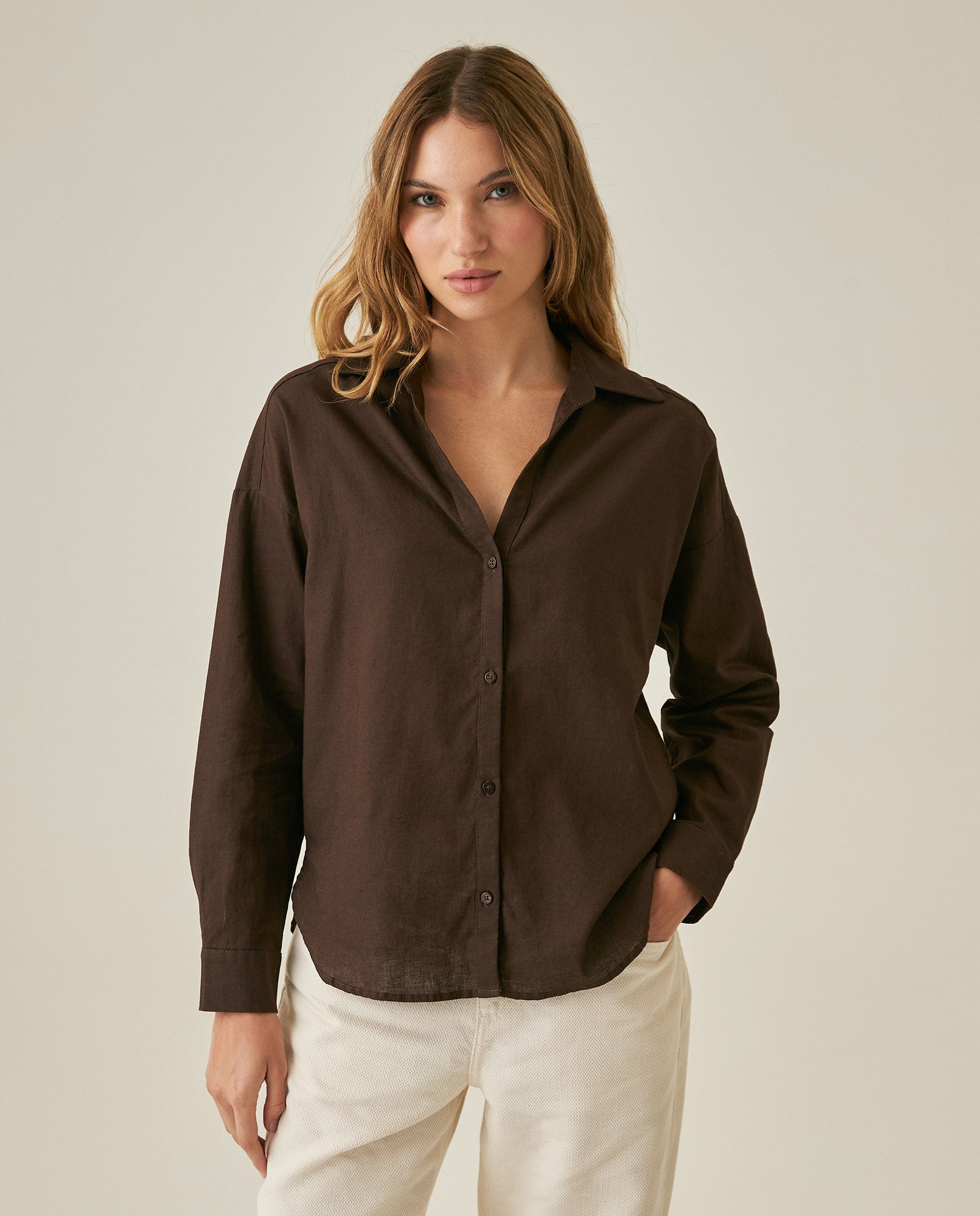 Womens Shirt Linen Straight Silhouette Linen–Cotton Blend V-Neckline Dropped Shoulder - Brown 63_711H001_CAF191016_0