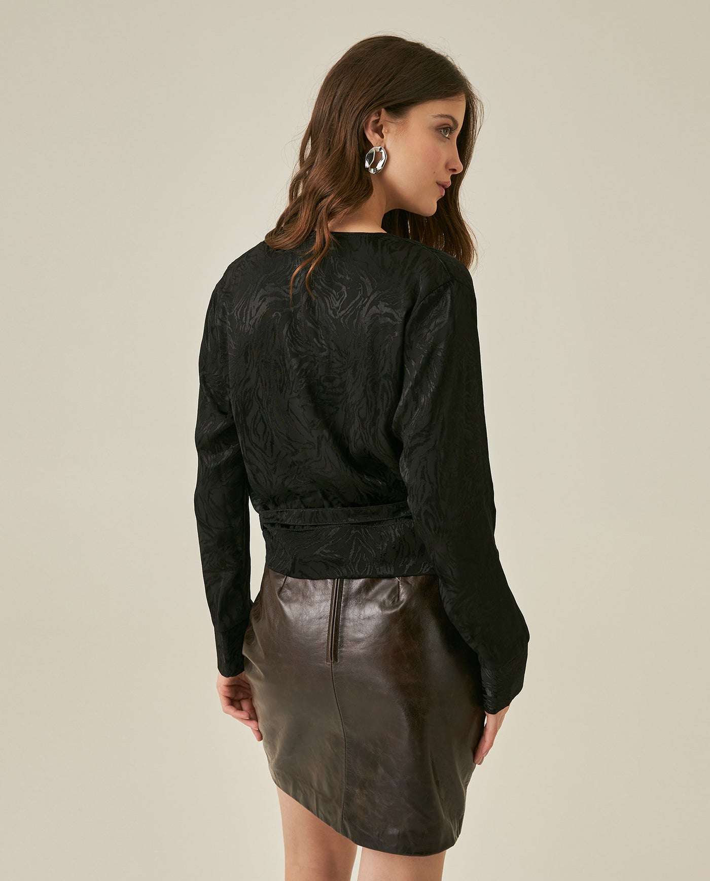 Womens Blouse Semi-Wide Silhouette Viscose–Rayon Jacquard Sheen - Black 63_711H015_NEG194004_6