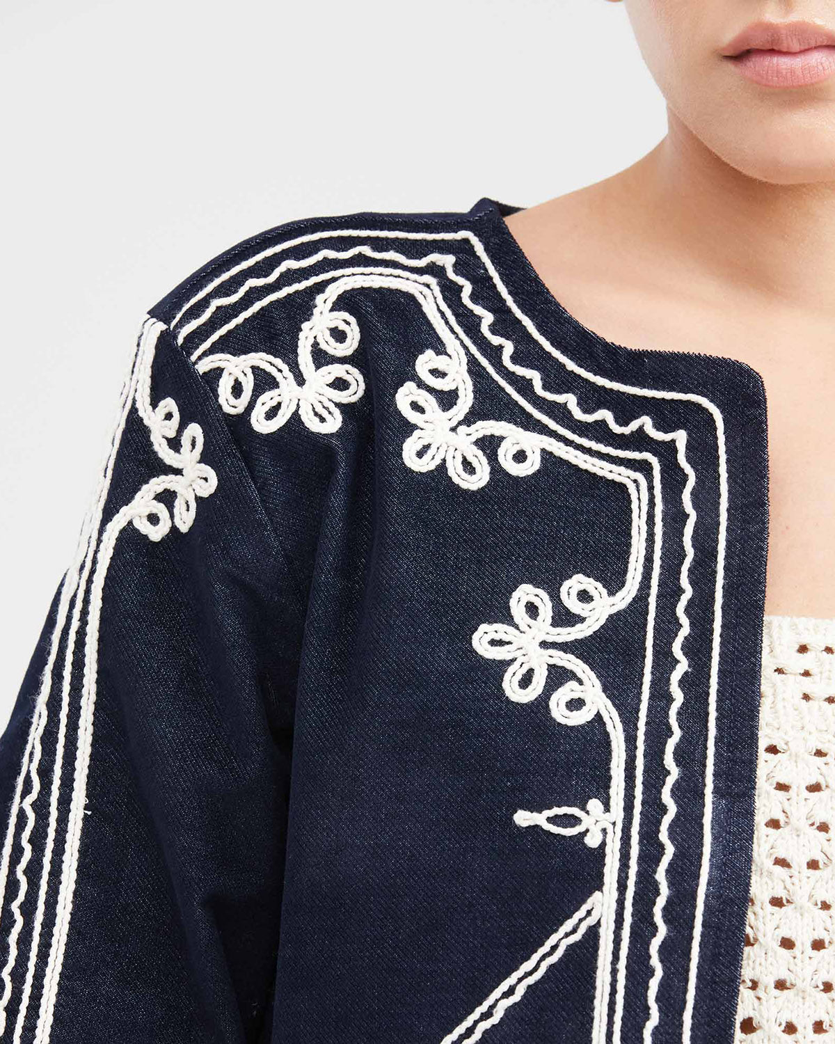 COLLARLESS EMBROID JACKET