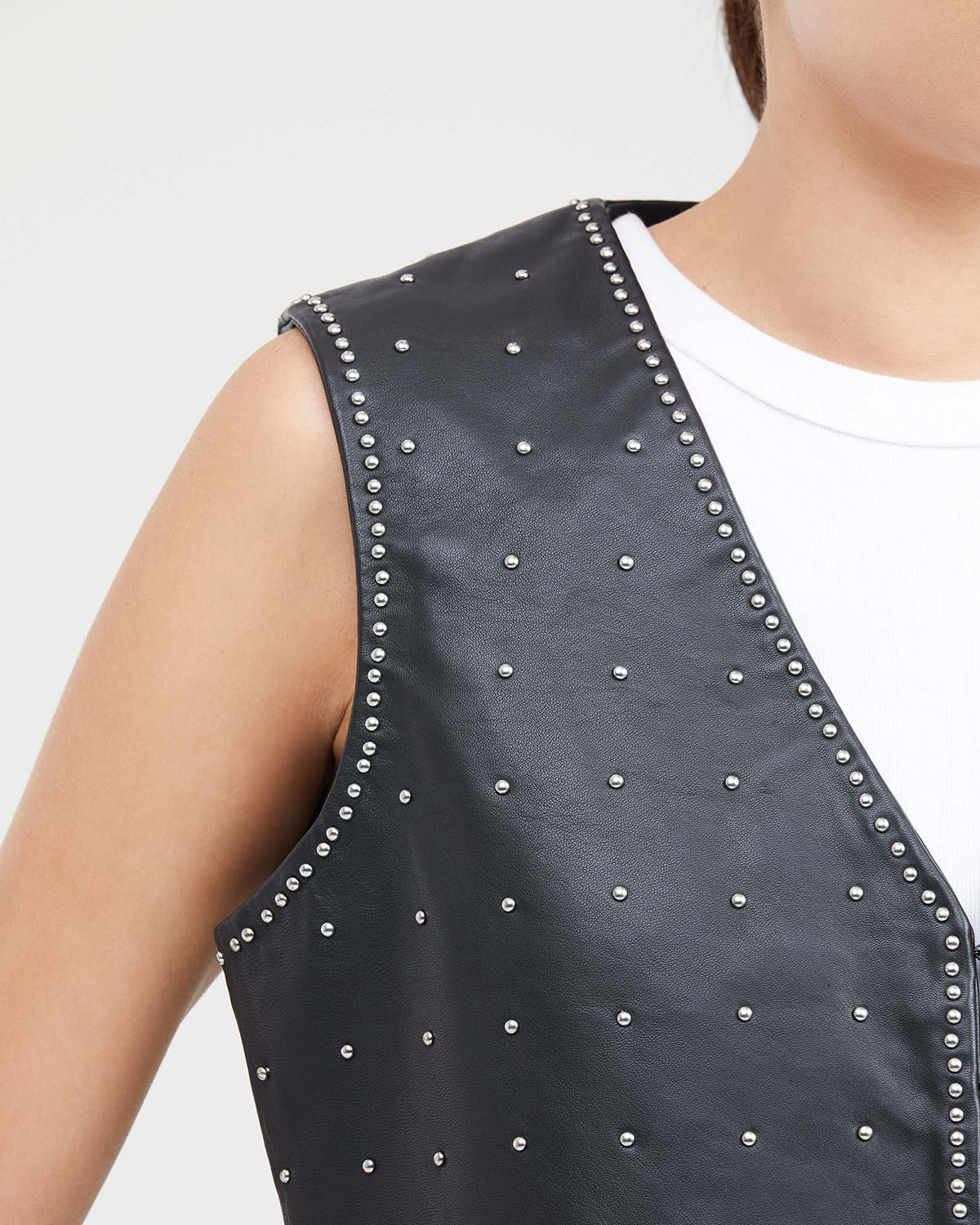 LEATHER VEST STUDS