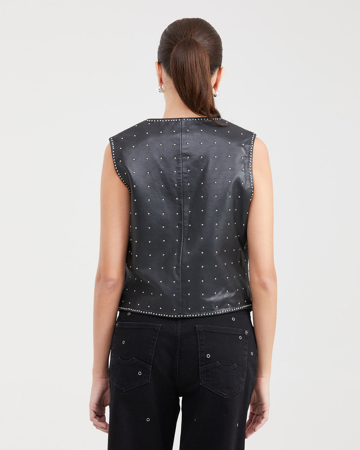 LEATHER VEST STUDS