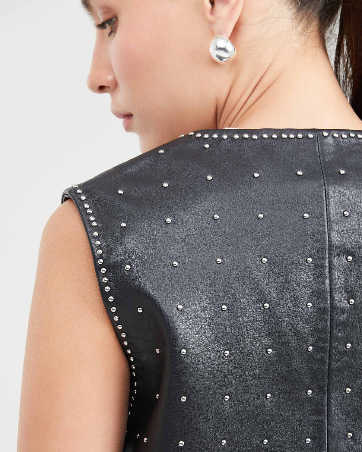LEATHER VEST STUDS