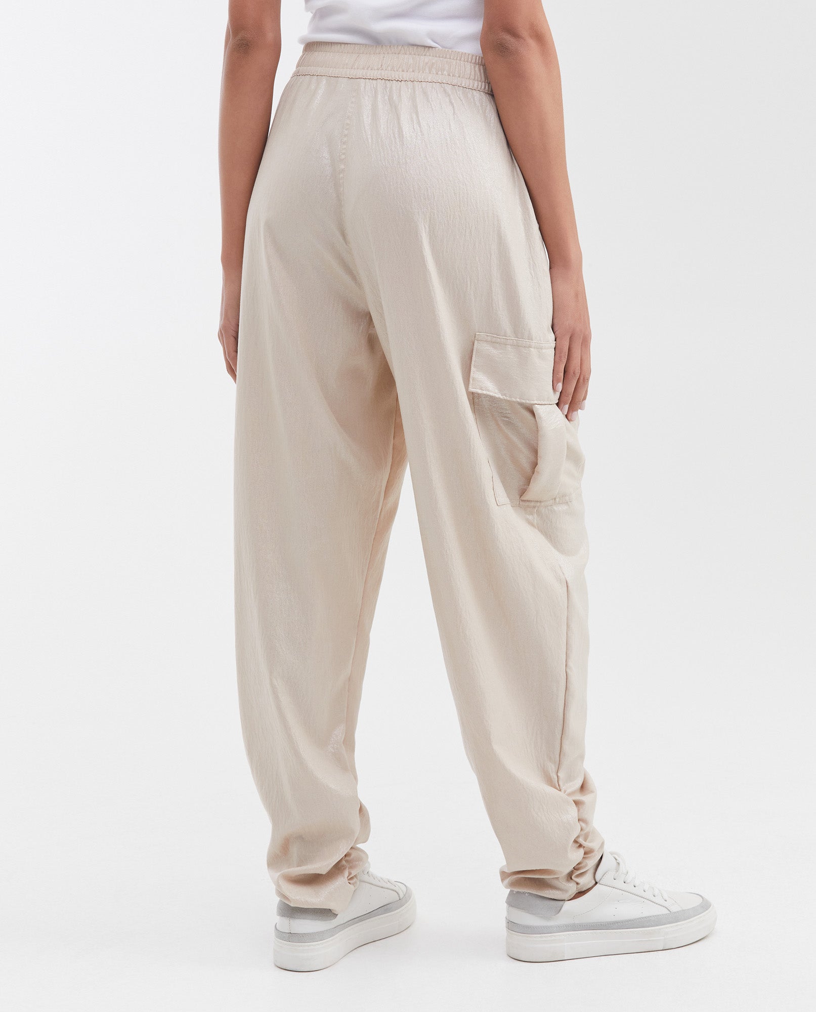 Women's High-Waisted Jogger Pants with Functional Cargo Pockets in Polyester 63_732G006_CRU130907_7