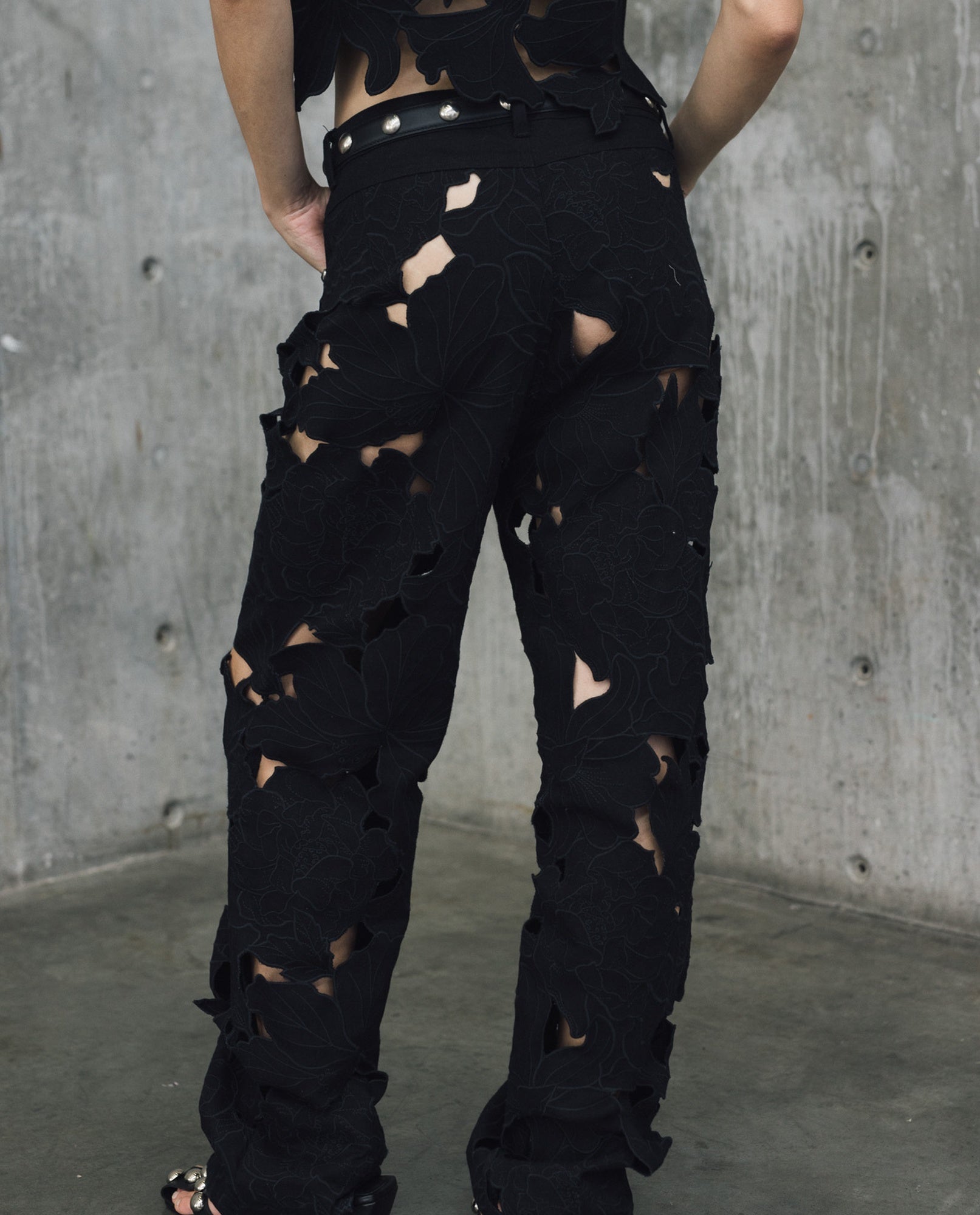 Womens Embroidered Barrel Fit Pants - Special Collection - Black 63_734H501_NEG194007_7