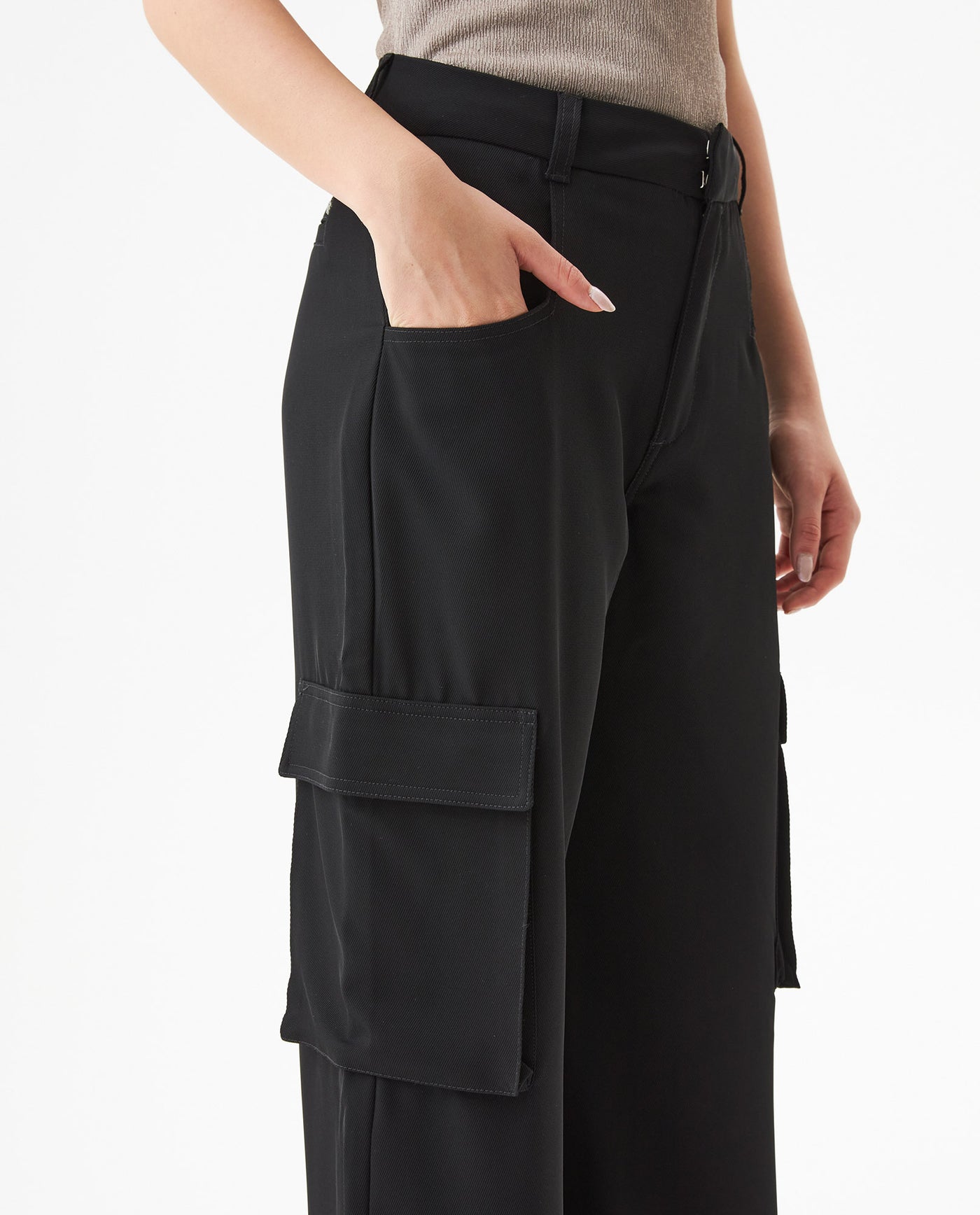 Women's Wide Fit Mid Rise Cargo Pants in Polyester, Bayside - 4