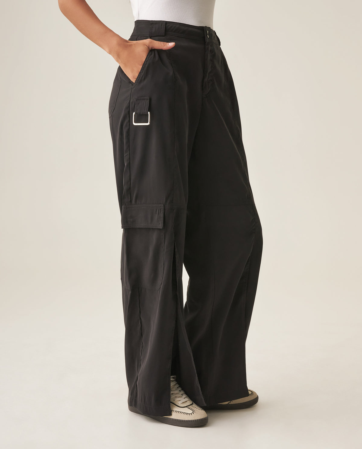 Women´s Cargo Wide Leg Pant - Black 63_739H900_NEG194003_3