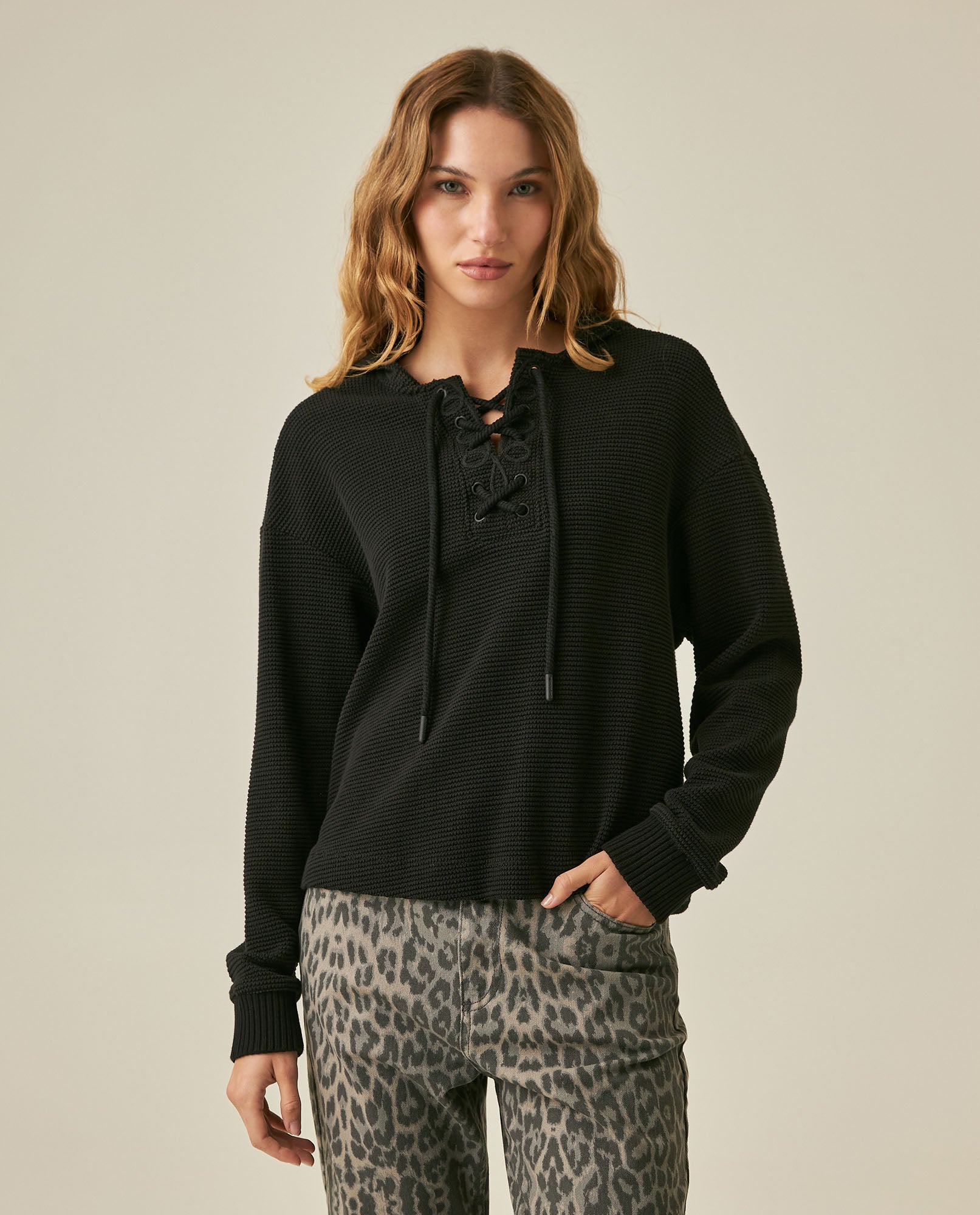 Womens Sweatshirt Closed Wide Silhouette Cotton Blend Waffle Texture - Black 63_781H004_NEG194004_0
