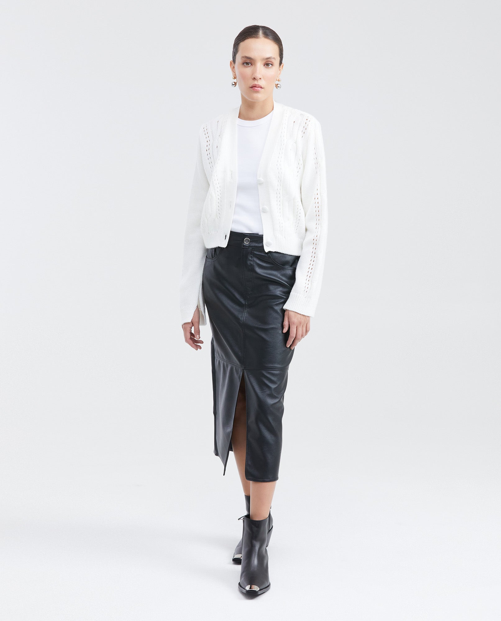 Women's Cropped V-Neck Cardigan with Angora-Effect Knit and Metal Plate in Mixed Fibers - 7