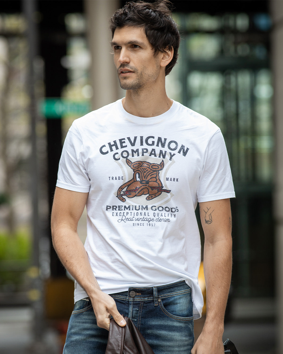 SLIM GRAPHIC DOG T-SHIRT