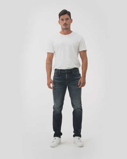 STRAIGHT FIT MID-RISE JEANS IN DARK WASH ST022