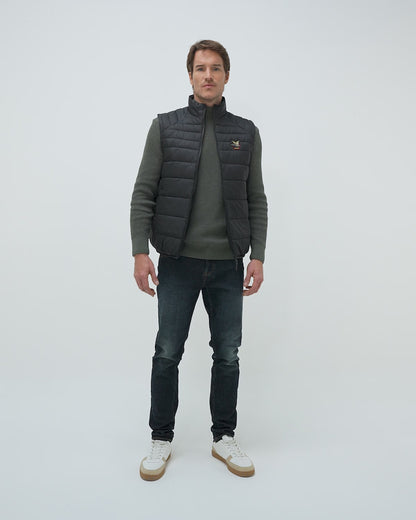 QUILTED TOGS PUFFER VEST IN BLACK