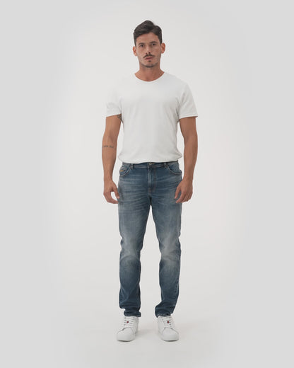 JEANS RECTOS DE TIRO MEDIO EN LAVADO MEDIO