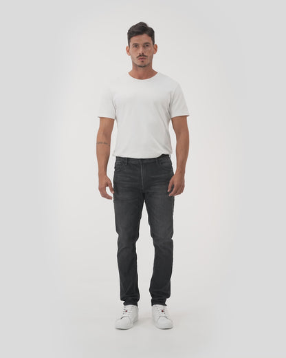 STRAIGHT FIT MID-RISE JEANS IN BLACK ST042